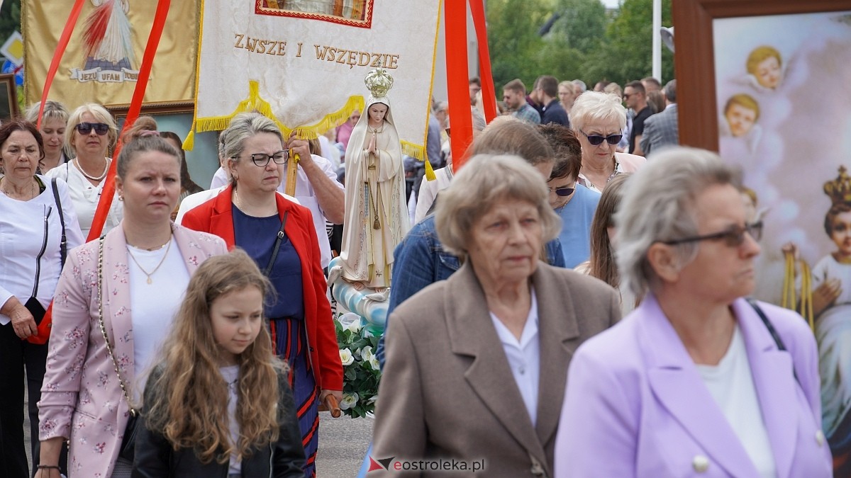 Procesja Bożego Ciała w parafii pw. NMP Królowej Rodzin [19.06.2025] - zdjęcie #72 - eOstroleka.pl