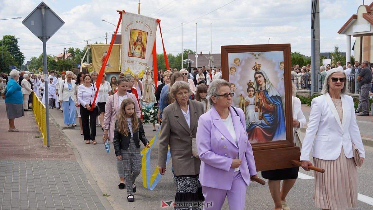 Procesja Bożego Ciała w parafii pw. NMP Królowej Rodzin [19.06.2025] - zdjęcie #69 - eOstroleka.pl