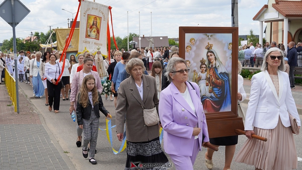 Procesja Bożego Ciała w parafii pw. NMP Królowej Rodzin [19.06.2025] - zdjęcie #66 - eOstroleka.pl
