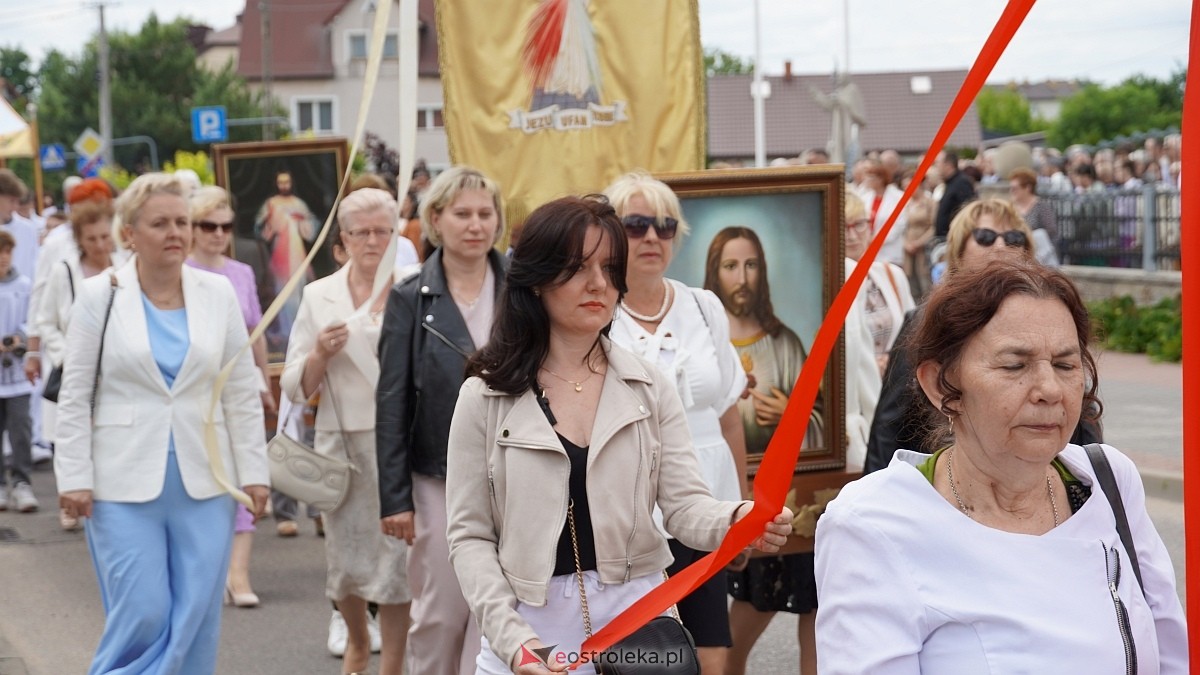 Procesja Bożego Ciała w parafii pw. NMP Królowej Rodzin [19.06.2025] - zdjęcie #57 - eOstroleka.pl