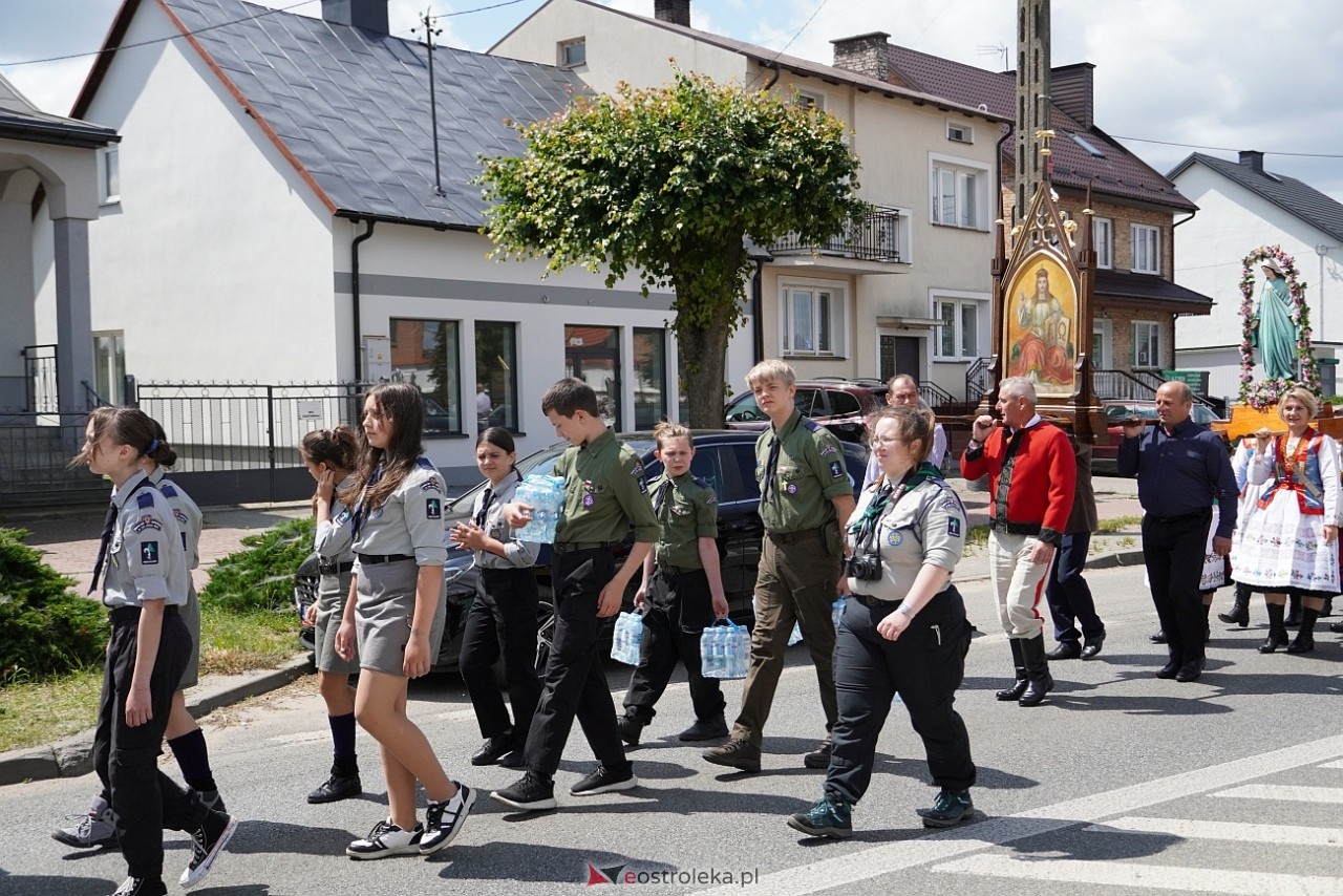 Kurpiowska procesja Bożego Ciała w Myszyńcu [19.06.2025] - zdjęcie #228 - eOstroleka.pl