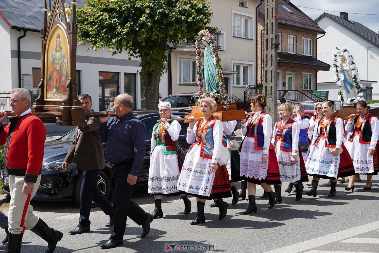 Kurpiowska procesja Bożego Ciała w Myszyńcu [19.06.2025] - zdjęcie #224 - eOstroleka.pl