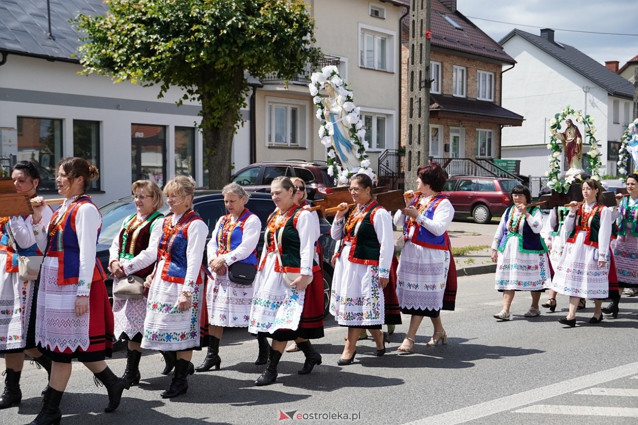 Kurpiowska procesja Bożego Ciała w Myszyńcu [19.06.2025] - zdjęcie #221 - eOstroleka.pl