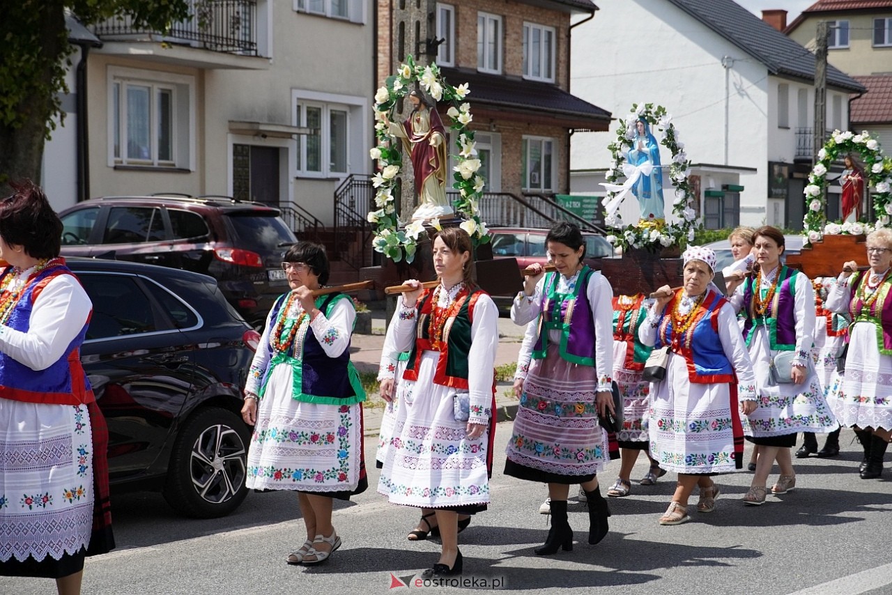 Kurpiowska procesja Bożego Ciała w Myszyńcu [19.06.2025] - zdjęcie #220 - eOstroleka.pl