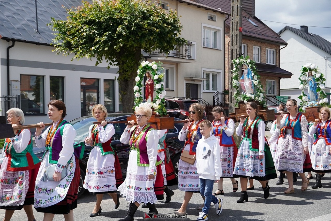 Kurpiowska procesja Bożego Ciała w Myszyńcu [19.06.2025] - zdjęcie #214 - eOstroleka.pl