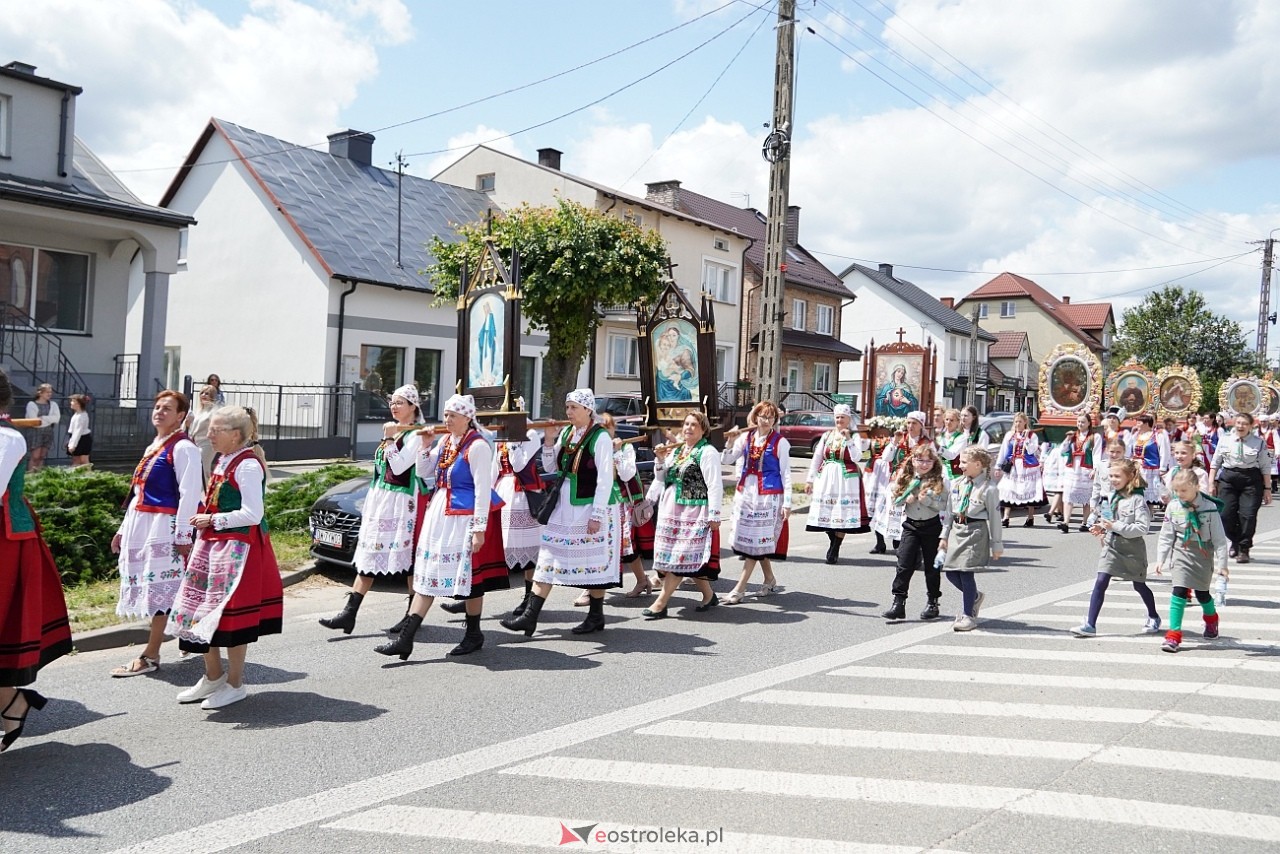 Kurpiowska procesja Bożego Ciała w Myszyńcu [19.06.2025] - zdjęcie #196 - eOstroleka.pl