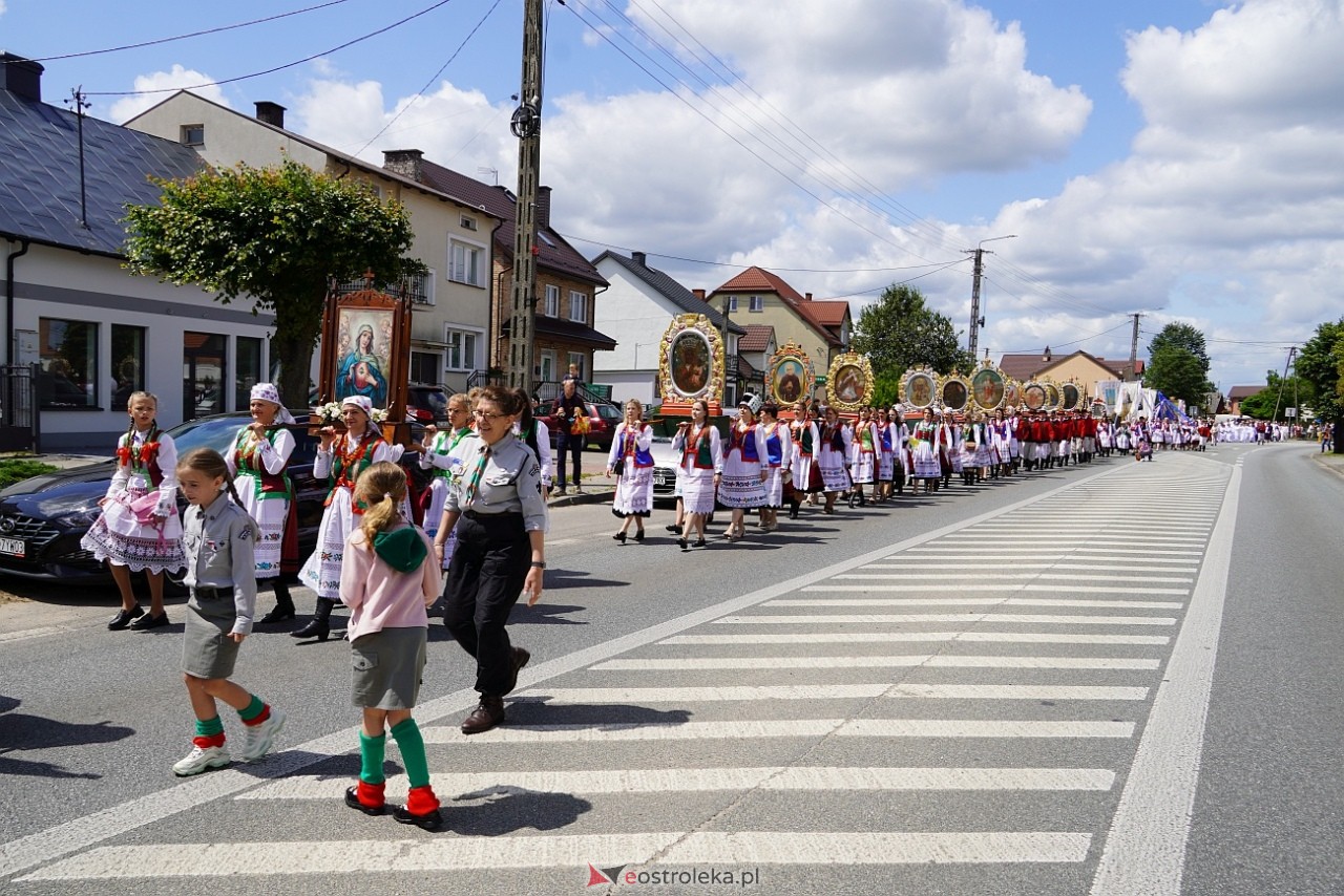 Kurpiowska procesja Bożego Ciała w Myszyńcu [19.06.2025] - zdjęcie #194 - eOstroleka.pl