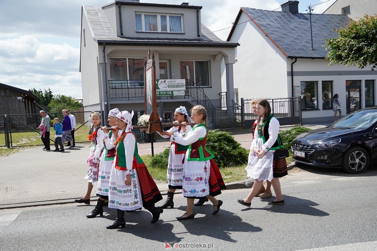 Kurpiowska procesja Bożego Ciała w Myszyńcu [19.06.2025] - zdjęcie #193 - eOstroleka.pl