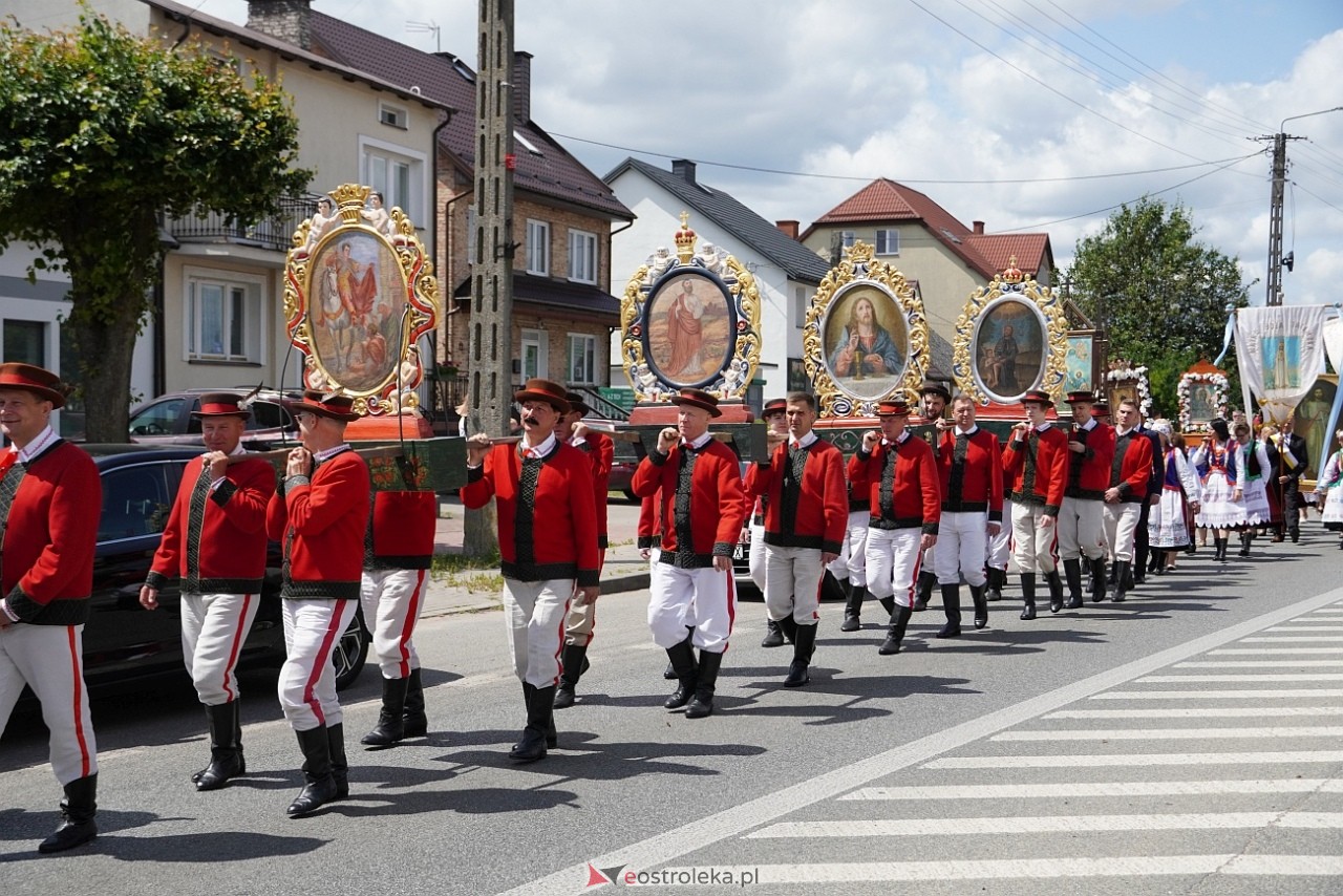 Kurpiowska procesja Bożego Ciała w Myszyńcu [19.06.2025] - zdjęcie #163 - eOstroleka.pl