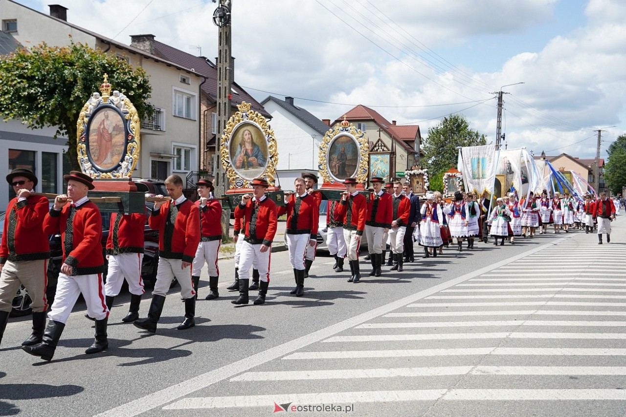 Kurpiowska procesja Bożego Ciała w Myszyńcu [19.06.2025] - zdjęcie #160 - eOstroleka.pl