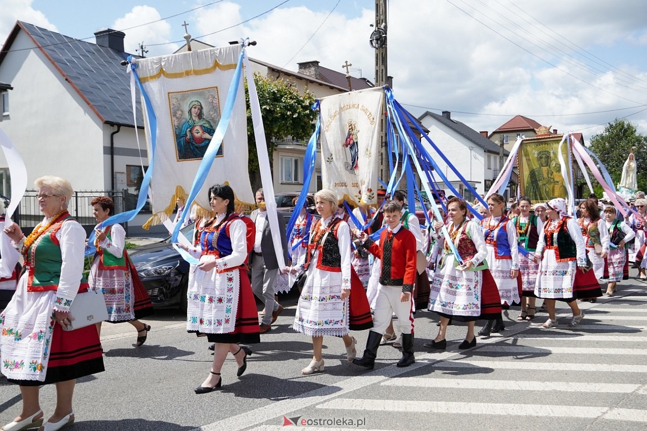 Kurpiowska procesja Bożego Ciała w Myszyńcu [19.06.2025] - zdjęcie #141 - eOstroleka.pl