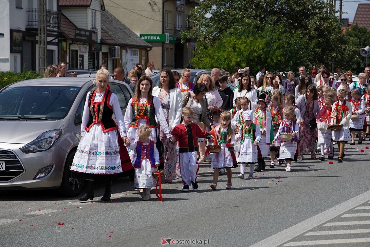 Kurpiowska procesja Bożego Ciała w Myszyńcu [19.06.2025] - zdjęcie #128 - eOstroleka.pl