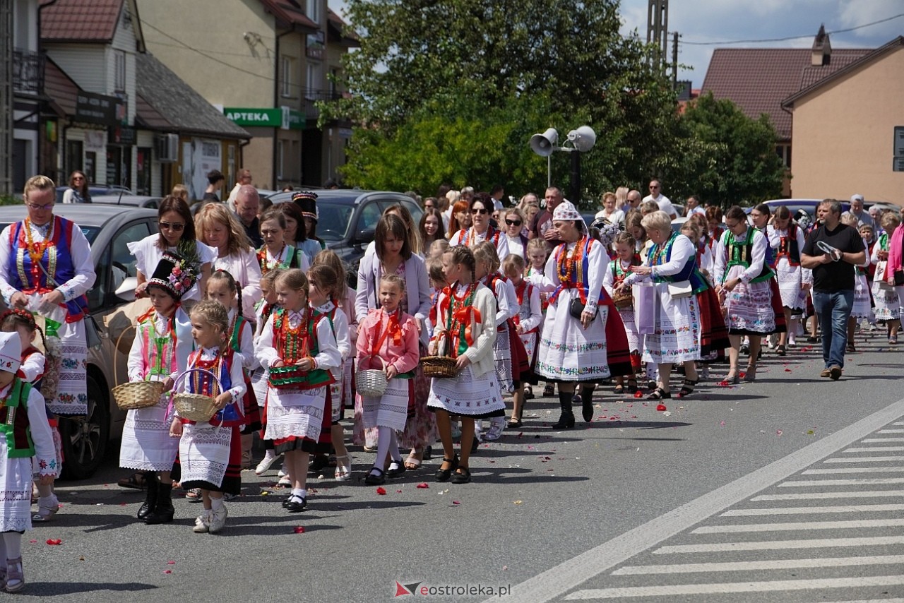 Kurpiowska procesja Bożego Ciała w Myszyńcu [19.06.2025] - zdjęcie #124 - eOstroleka.pl