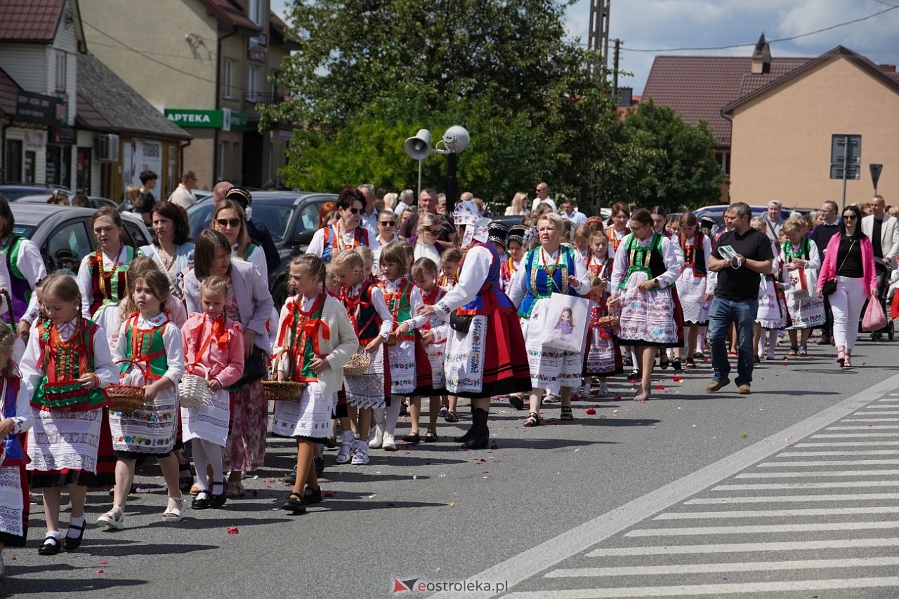 Kurpiowska procesja Bożego Ciała w Myszyńcu [19.06.2025] - zdjęcie #121 - eOstroleka.pl