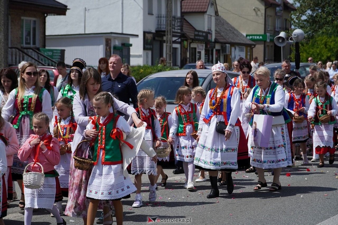 Kurpiowska procesja Bożego Ciała w Myszyńcu [19.06.2025] - zdjęcie #119 - eOstroleka.pl