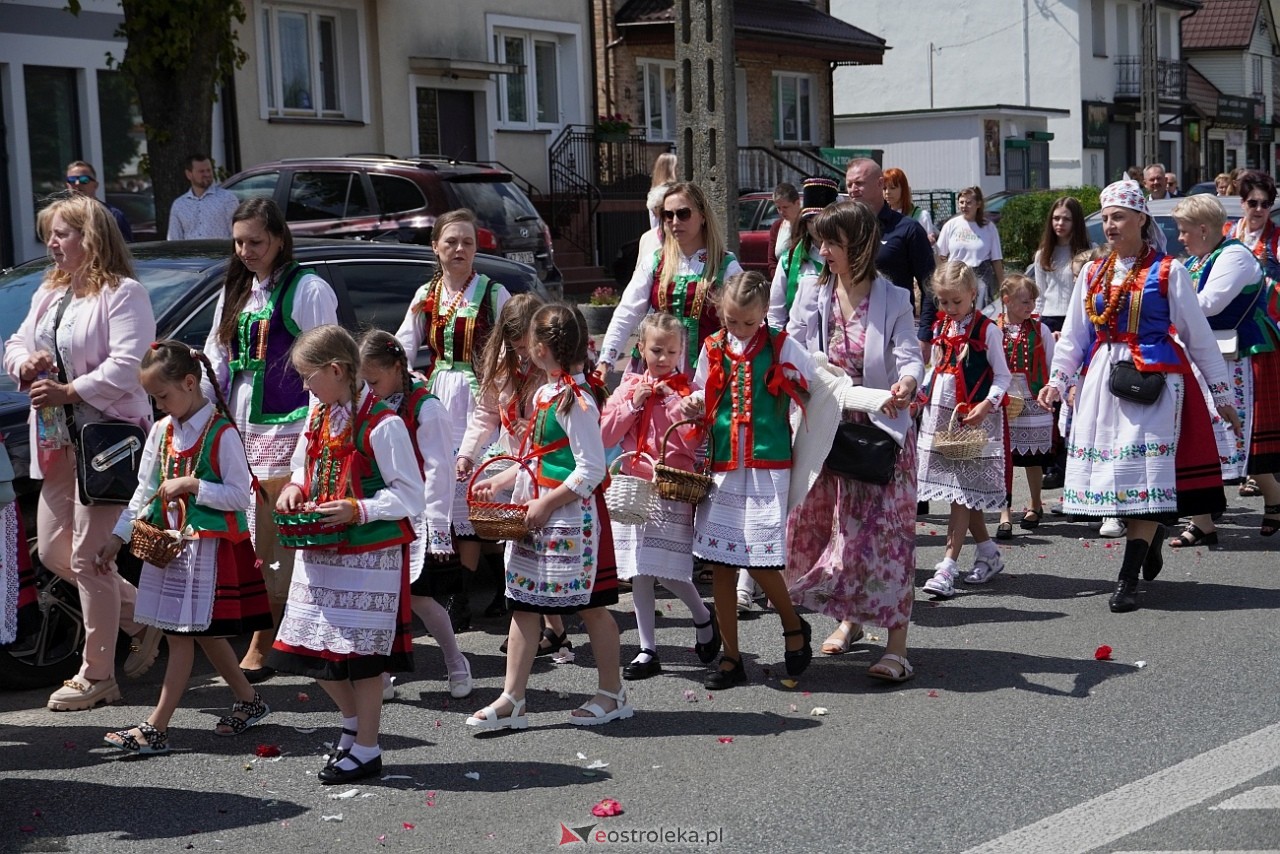 Kurpiowska procesja Bożego Ciała w Myszyńcu [19.06.2025] - zdjęcie #117 - eOstroleka.pl