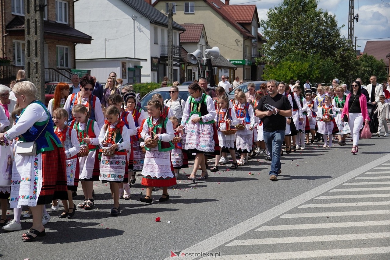 Kurpiowska procesja Bożego Ciała w Myszyńcu [19.06.2025] - zdjęcie #113 - eOstroleka.pl