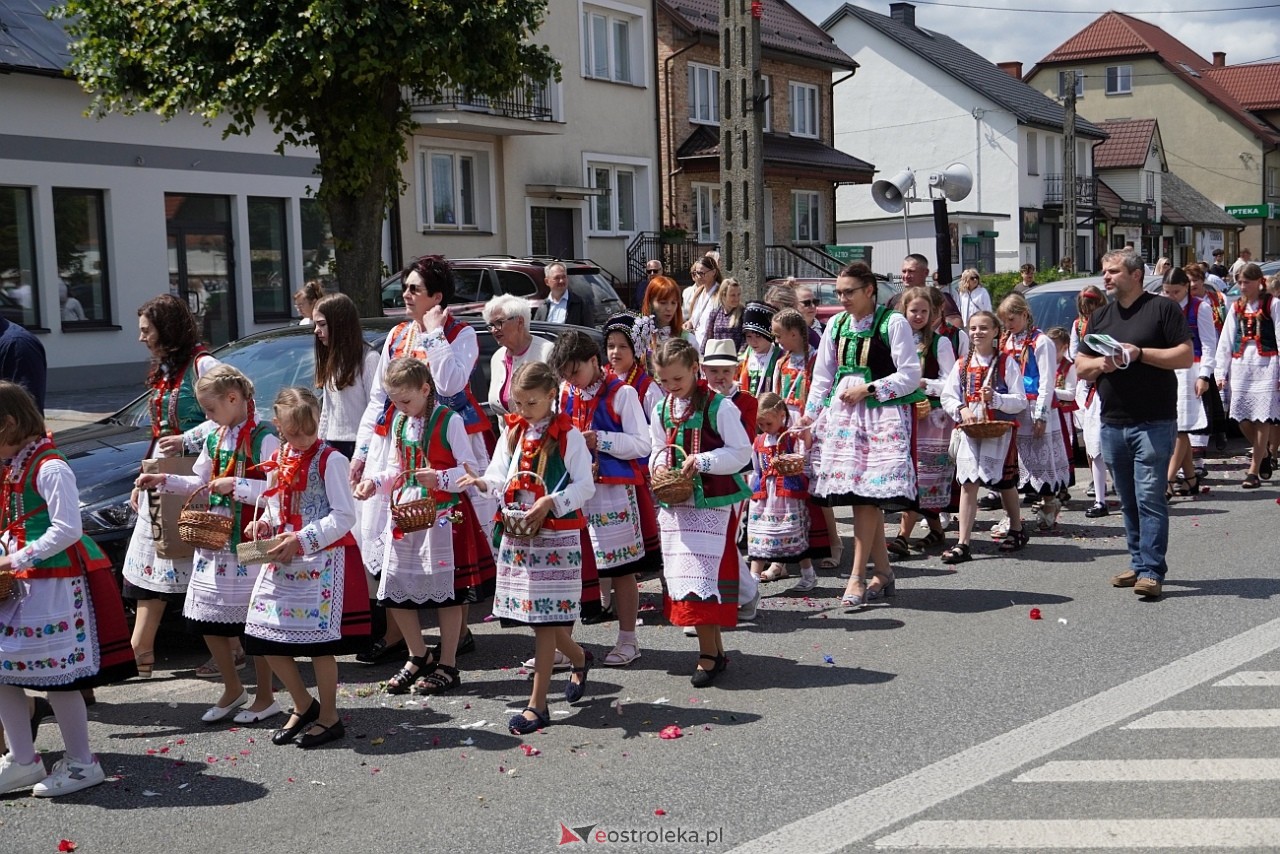Kurpiowska procesja Bożego Ciała w Myszyńcu [19.06.2025] - zdjęcie #109 - eOstroleka.pl