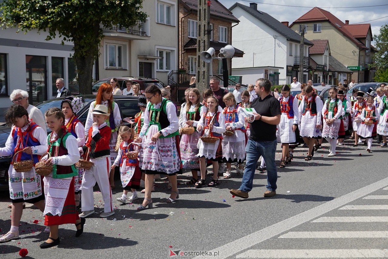 Kurpiowska procesja Bożego Ciała w Myszyńcu [19.06.2025] - zdjęcie #108 - eOstroleka.pl