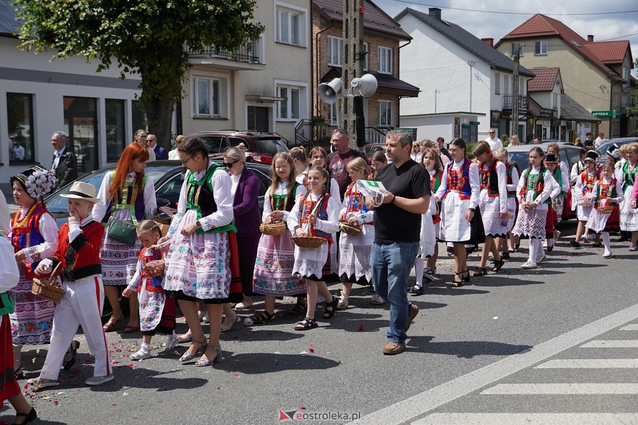 Kurpiowska procesja Bożego Ciała w Myszyńcu [19.06.2025] - zdjęcie #107 - eOstroleka.pl