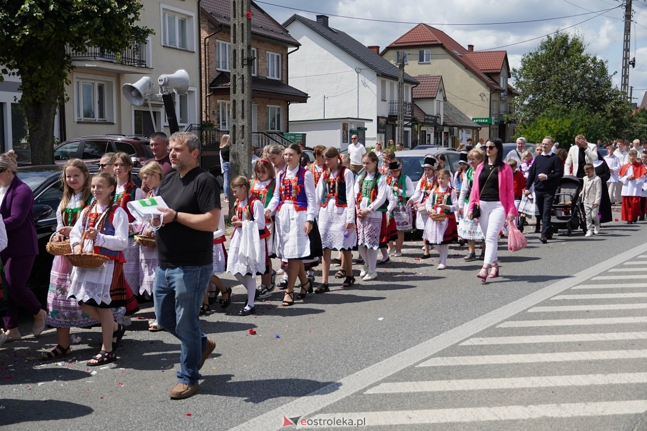 Kurpiowska procesja Bożego Ciała w Myszyńcu [19.06.2025] - zdjęcie #106 - eOstroleka.pl