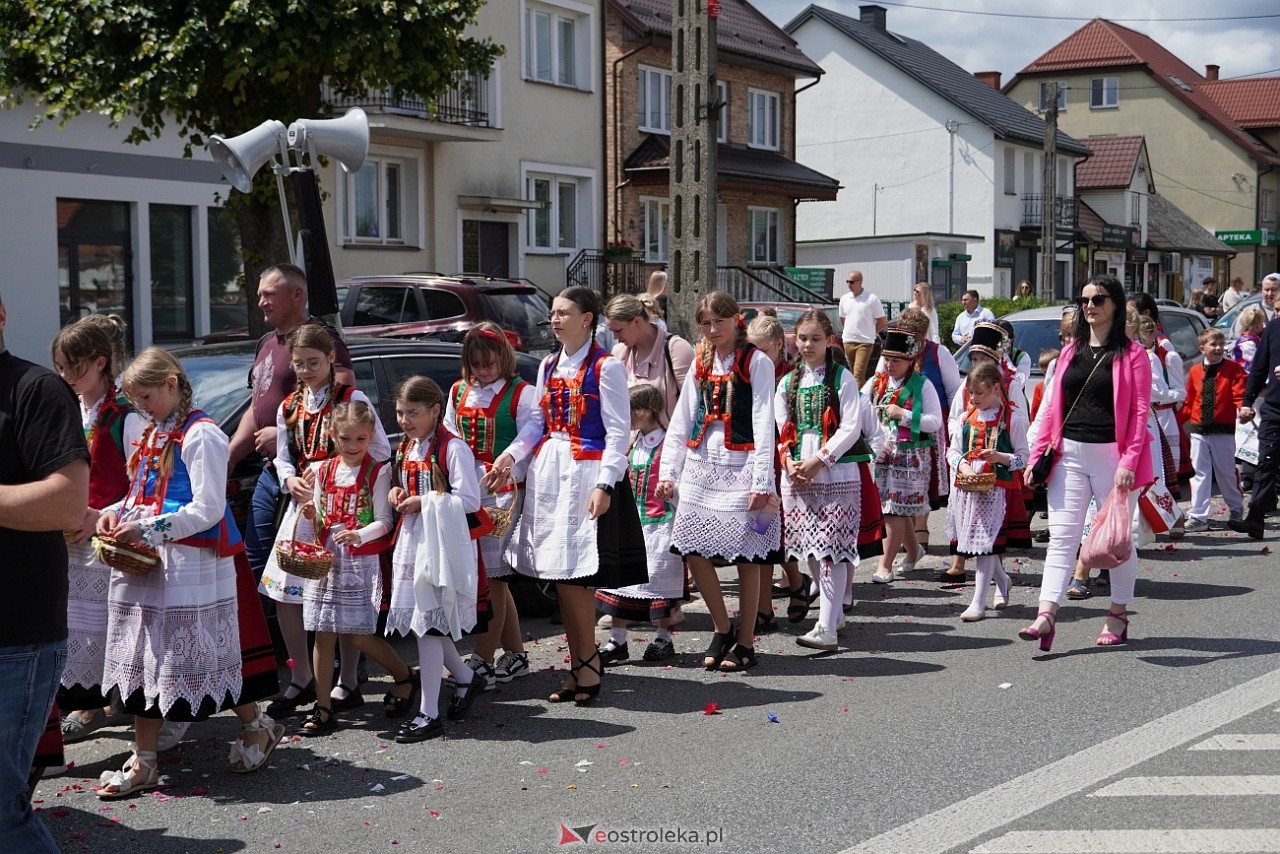 Kurpiowska procesja Bożego Ciała w Myszyńcu [19.06.2025] - zdjęcie #105 - eOstroleka.pl