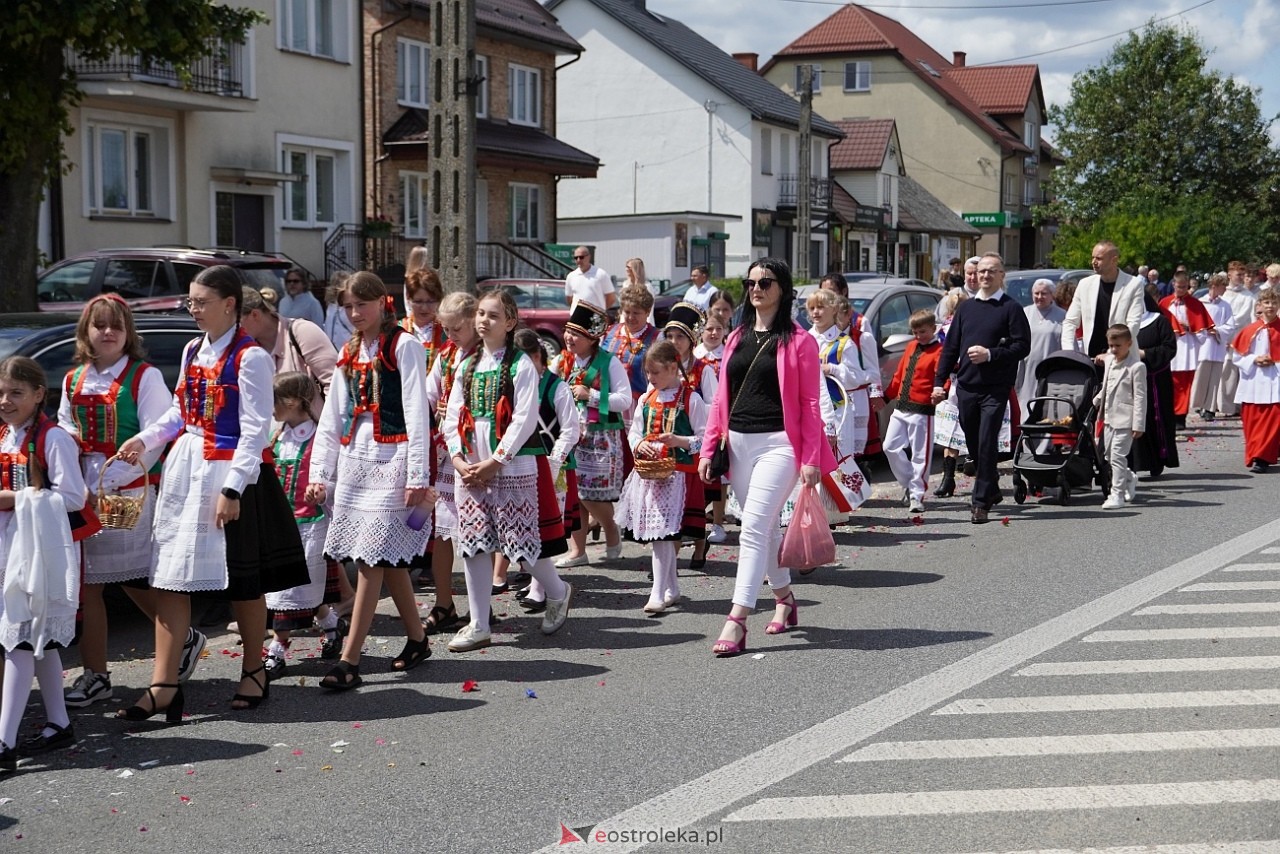 Kurpiowska procesja Bożego Ciała w Myszyńcu [19.06.2025] - zdjęcie #103 - eOstroleka.pl