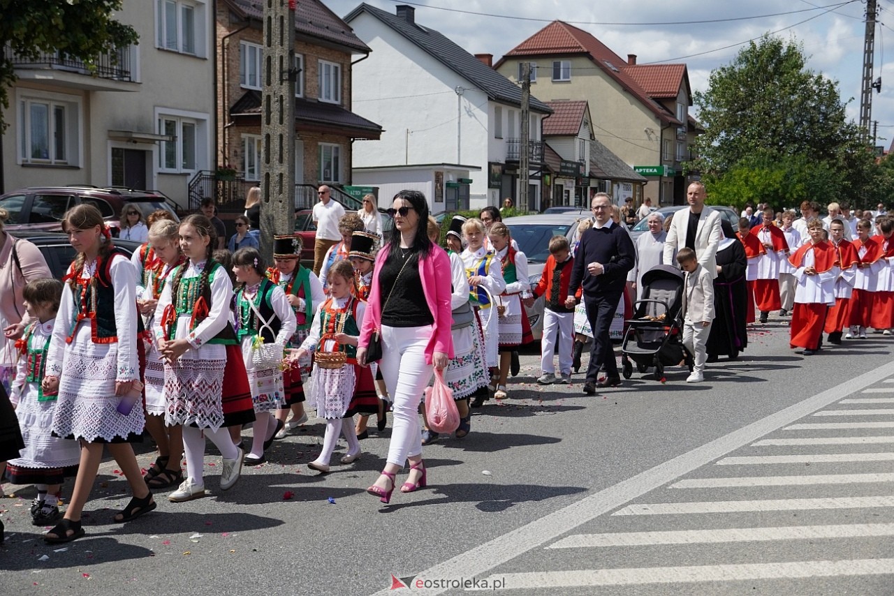 Kurpiowska procesja Bożego Ciała w Myszyńcu [19.06.2025] - zdjęcie #102 - eOstroleka.pl
