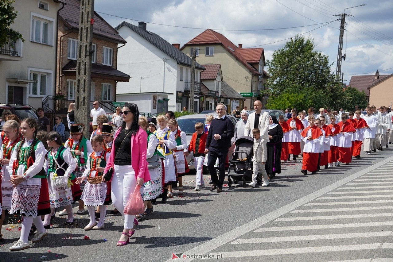 Kurpiowska procesja Bożego Ciała w Myszyńcu [19.06.2025] - zdjęcie #101 - eOstroleka.pl