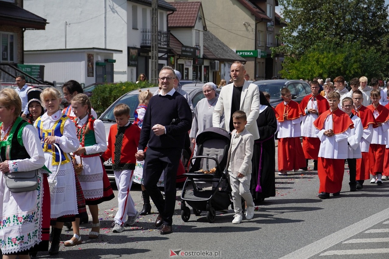 Kurpiowska procesja Bożego Ciała w Myszyńcu [19.06.2025] - zdjęcie #100 - eOstroleka.pl