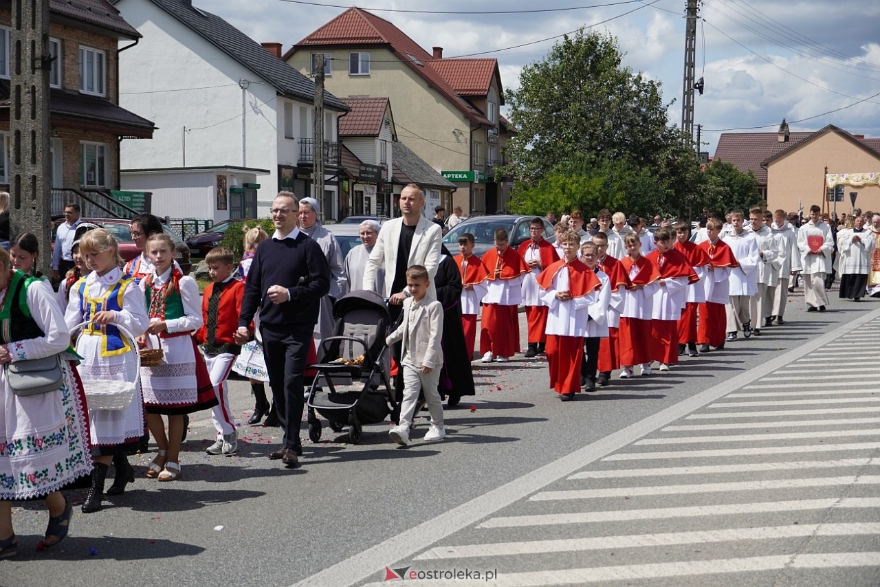 Kurpiowska procesja Bożego Ciała w Myszyńcu [19.06.2025] - zdjęcie #99 - eOstroleka.pl