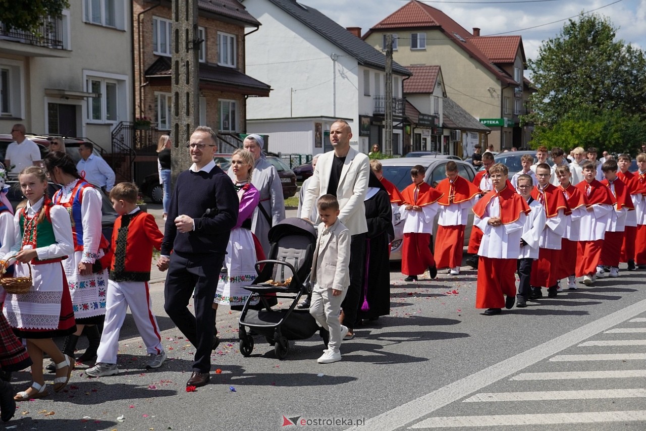Kurpiowska procesja Bożego Ciała w Myszyńcu [19.06.2025] - zdjęcie #98 - eOstroleka.pl