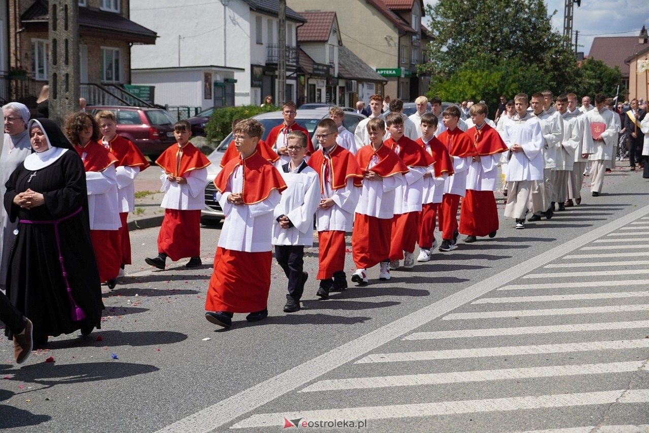Kurpiowska procesja Bożego Ciała w Myszyńcu [19.06.2025] - zdjęcie #97 - eOstroleka.pl