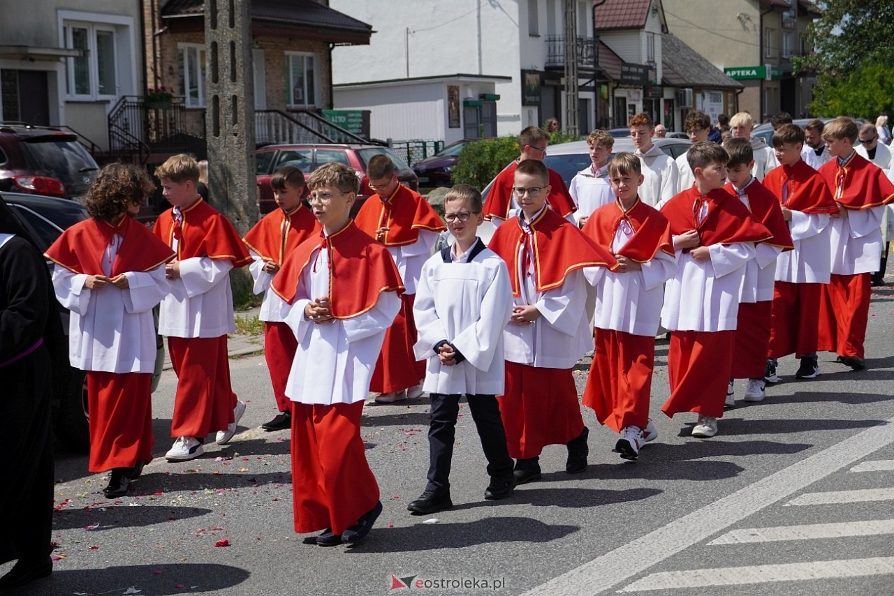 Kurpiowska procesja Bożego Ciała w Myszyńcu [19.06.2025] - zdjęcie #96 - eOstroleka.pl