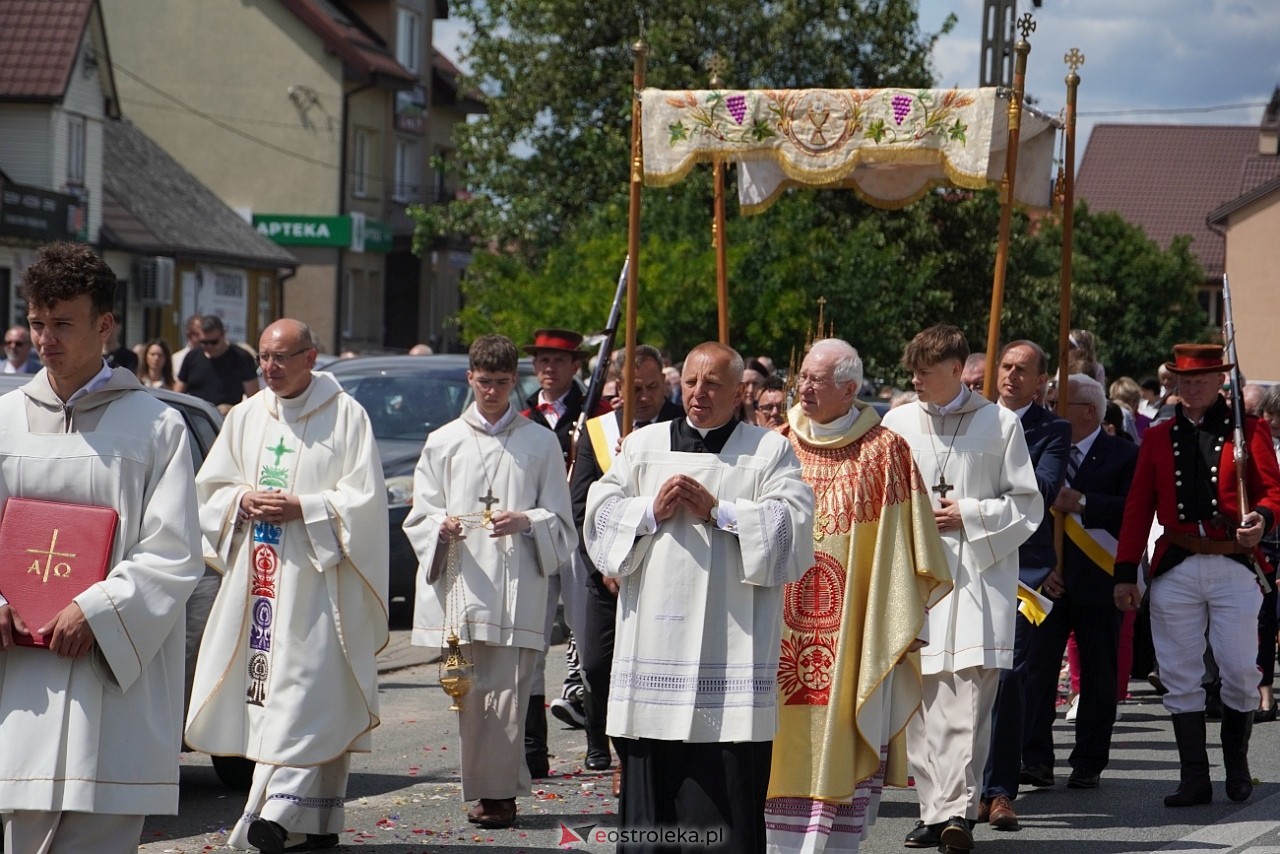 Kurpiowska procesja Bożego Ciała w Myszyńcu [19.06.2025] - zdjęcie #87 - eOstroleka.pl