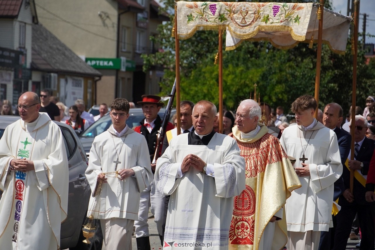 Kurpiowska procesja Bożego Ciała w Myszyńcu [19.06.2025] - zdjęcie #86 - eOstroleka.pl