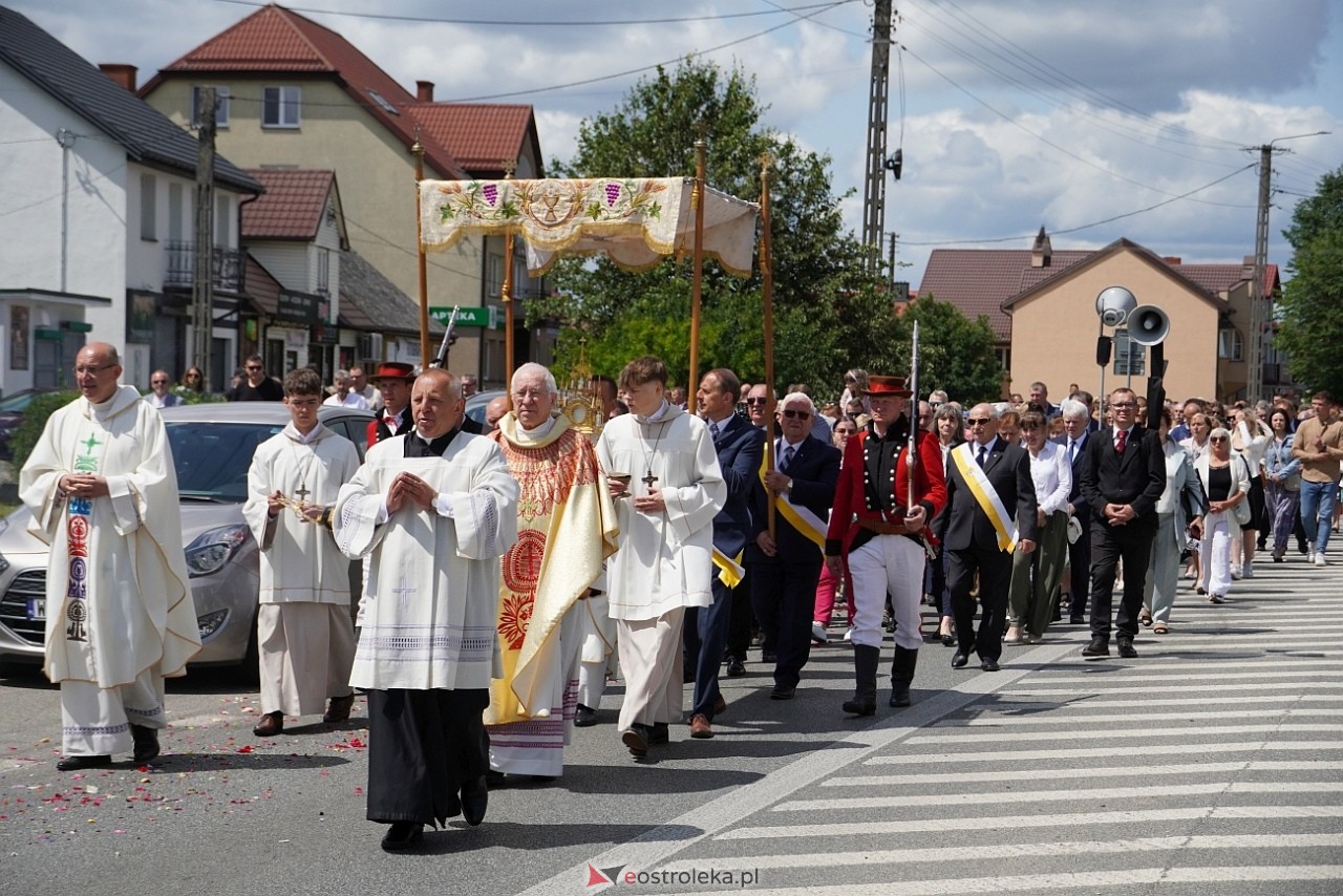Kurpiowska procesja Bożego Ciała w Myszyńcu [19.06.2025] - zdjęcie #83 - eOstroleka.pl