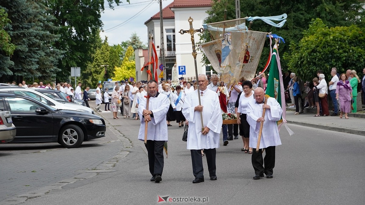 Procesja Bożego Ciała 2025 w kościele pw. Nawiedzenia NMP [19.06.2026] - zdjęcie #325 - eOstroleka.pl