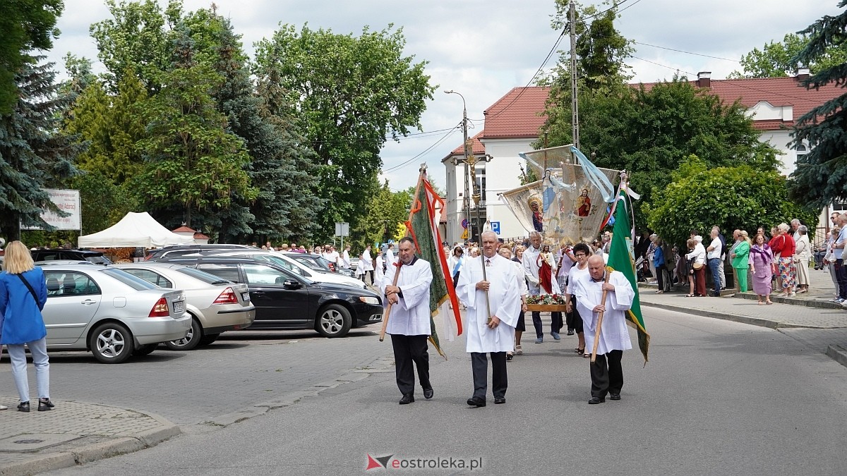 Procesja Bożego Ciała 2025 w kościele pw. Nawiedzenia NMP [19.06.2026] - zdjęcie #324 - eOstroleka.pl