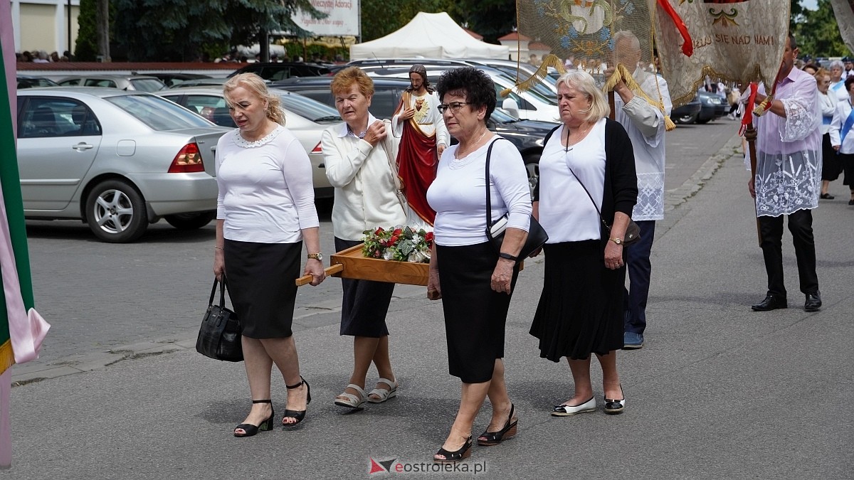Procesja Bożego Ciała 2025 w kościele pw. Nawiedzenia NMP [19.06.2026] - zdjęcie #322 - eOstroleka.pl