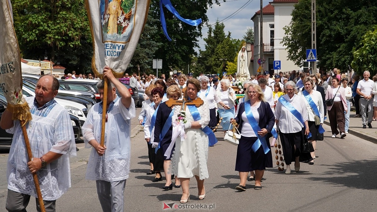 Procesja Bożego Ciała 2025 w kościele pw. Nawiedzenia NMP [19.06.2026] - zdjęcie #317 - eOstroleka.pl