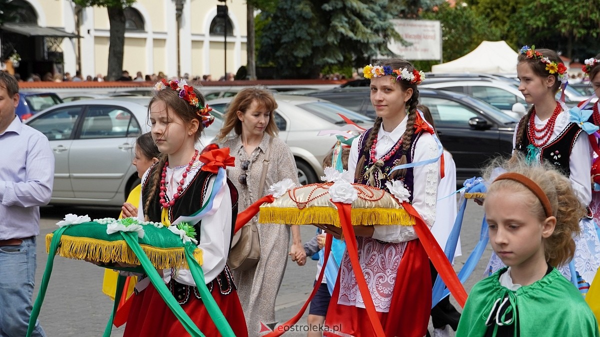 Procesja Bożego Ciała 2025 w kościele pw. Nawiedzenia NMP [19.06.2026] - zdjęcie #302 - eOstroleka.pl