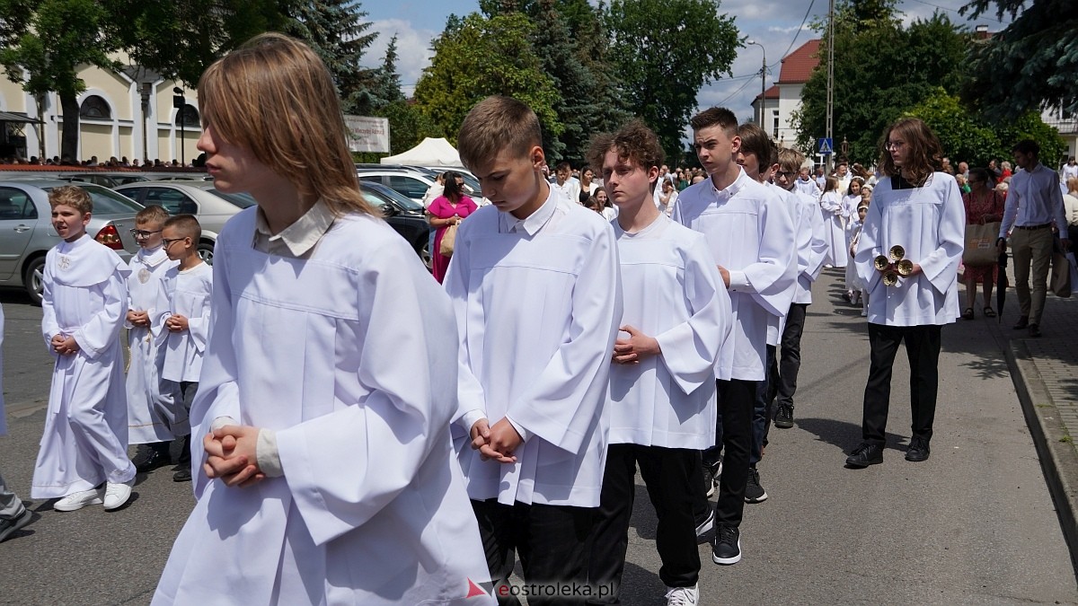 Procesja Bożego Ciała 2025 w kościele pw. Nawiedzenia NMP [19.06.2026] - zdjęcie #287 - eOstroleka.pl