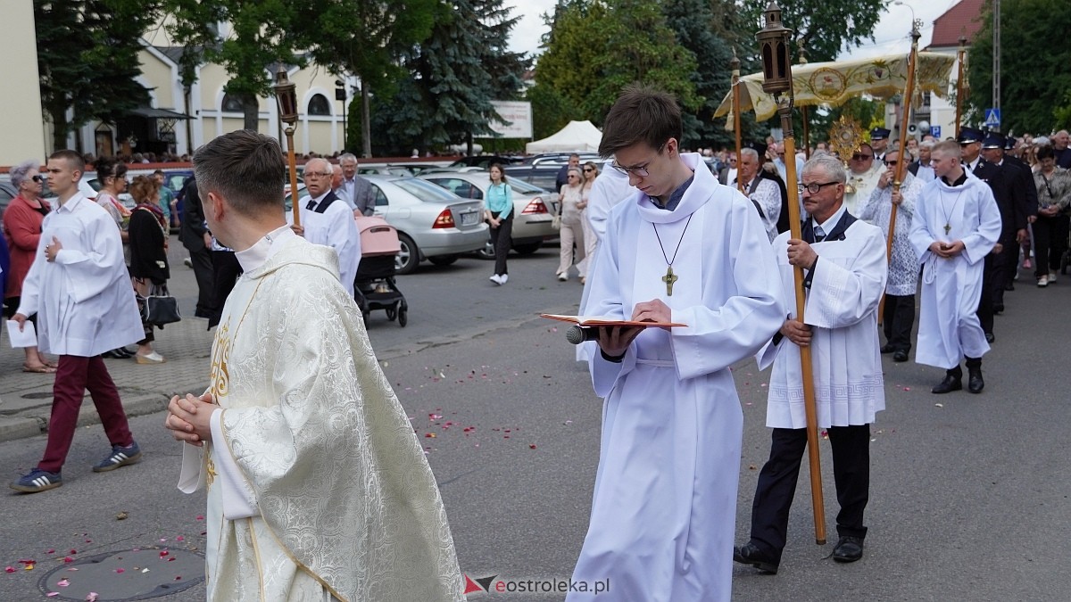 Procesja Bożego Ciała 2025 w kościele pw. Nawiedzenia NMP [19.06.2026] - zdjęcie #279 - eOstroleka.pl