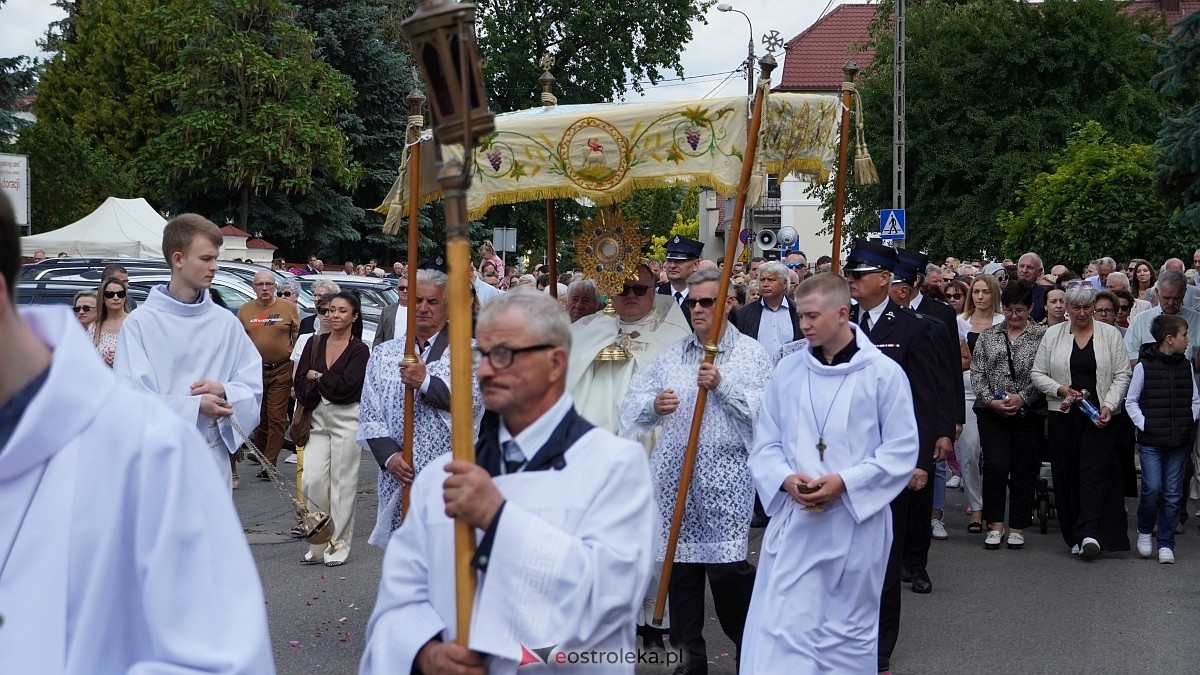 Procesja Bożego Ciała 2025 w kościele pw. Nawiedzenia NMP [19.06.2026] - zdjęcie #278 - eOstroleka.pl