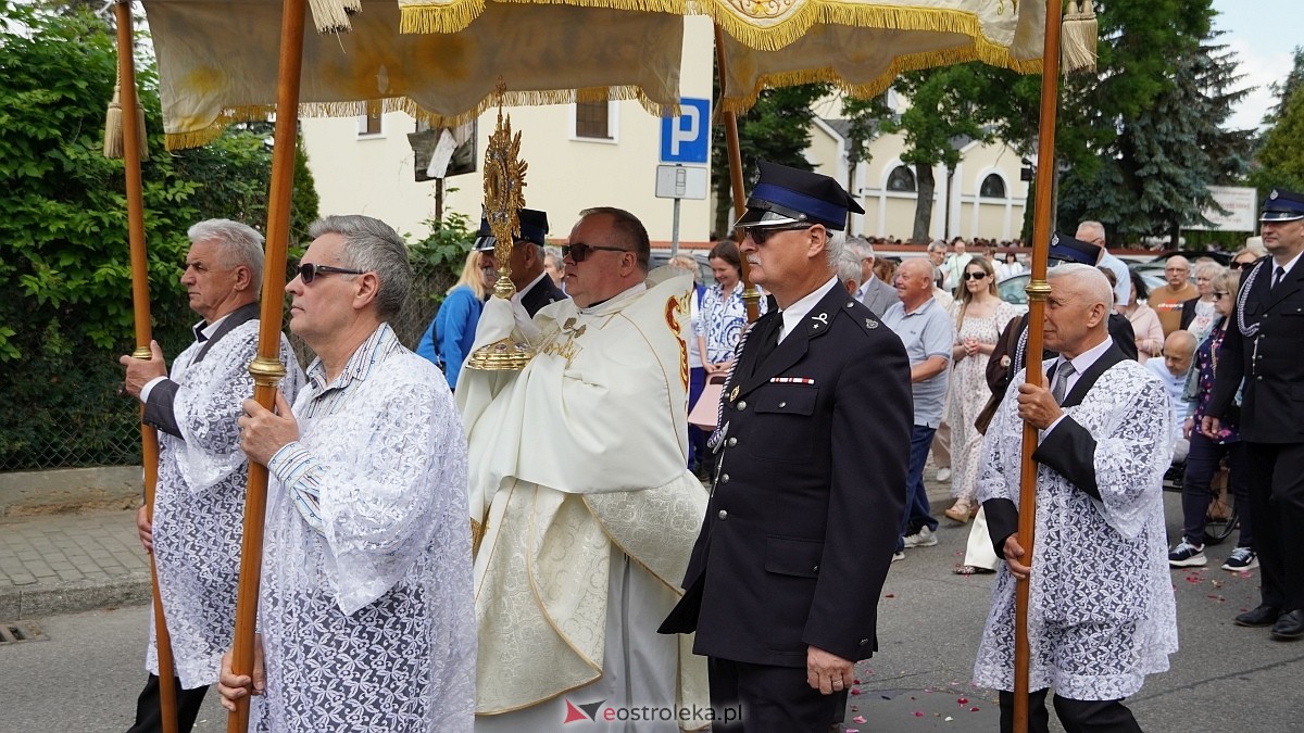 Procesja Bożego Ciała 2025 w kościele pw. Nawiedzenia NMP [19.06.2026] - zdjęcie #273 - eOstroleka.pl