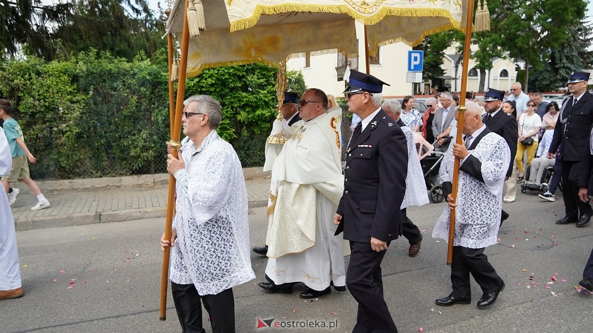 Procesja Bożego Ciała 2025 w kościele pw. Nawiedzenia NMP [19.06.2026] - zdjęcie #271 - eOstroleka.pl