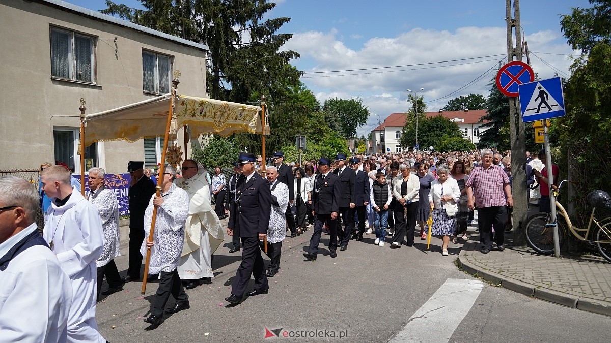 Procesja Bożego Ciała 2025 w kościele pw. Nawiedzenia NMP [19.06.2026] - zdjęcie #265 - eOstroleka.pl