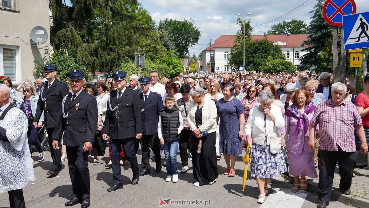 Procesja Bożego Ciała 2025 w kościele pw. Nawiedzenia NMP [19.06.2026] - zdjęcie #259 - eOstroleka.pl
