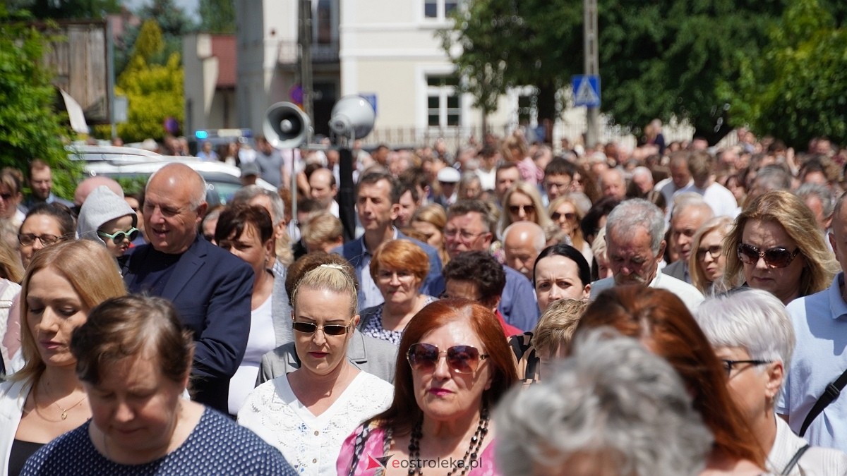 Procesja Bożego Ciała 2025 w kościele pw. Nawiedzenia NMP [19.06.2026] - zdjęcie #274 - eOstroleka.pl
